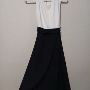 Calvin Klein Elegant Black and White Sleeveless Dress
